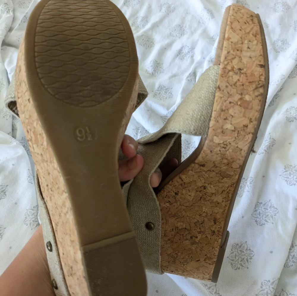 Merona Sandals Womens 9.5 Crisscross Strap Wedge Slide Heels Tan‎ Fabric Slip On